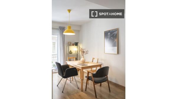 Apartamento de 2 habitaciones en alquiler en Centro-Sagrario, Granada.