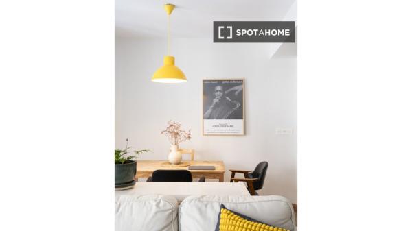 Apartamento de 2 habitaciones en alquiler en Centro-Sagrario, Granada.