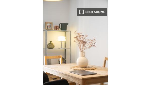 Apartamento de 2 habitaciones en alquiler en Centro-Sagrario, Granada.