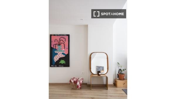 Apartamento de 2 habitaciones en alquiler en Centro-Sagrario, Granada.