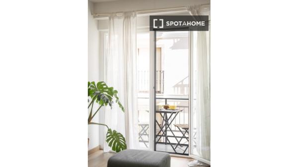 Apartamento de 2 habitaciones en alquiler en Centro-Sagrario, Granada.