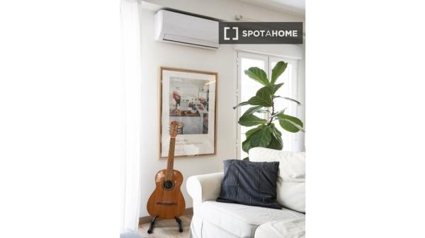 Apartamento de 2 habitaciones en alquiler en Centro-Sagrario, Granada.