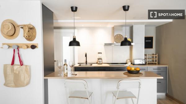 Apartamento de 2 habitaciones en alquiler en Centro-Sagrario, Granada.