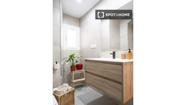 Apartamento de 2 habitaciones en alquiler en Centro-Sagrario, Granada.