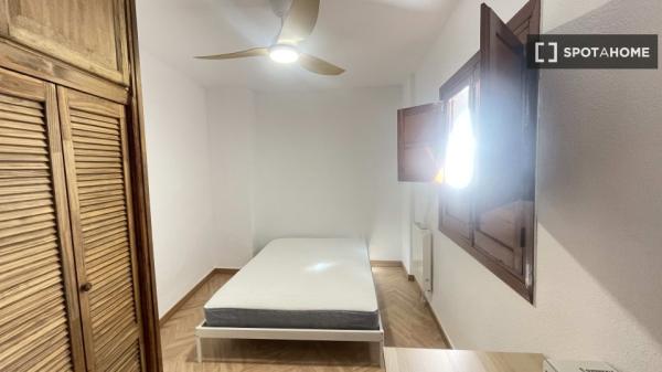 Room in shared apartment in Granada