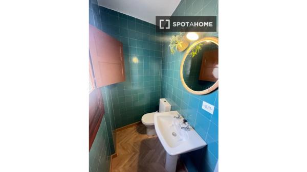 Room in shared apartment in Granada