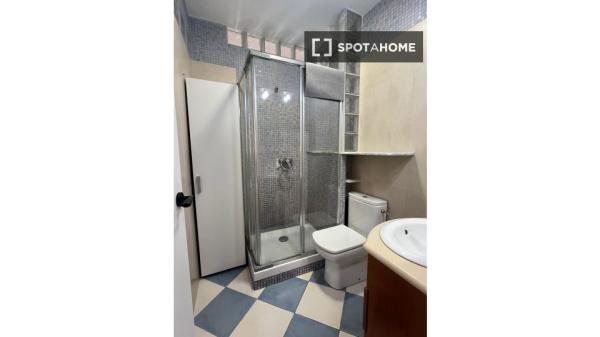 Room in shared apartment in Granada