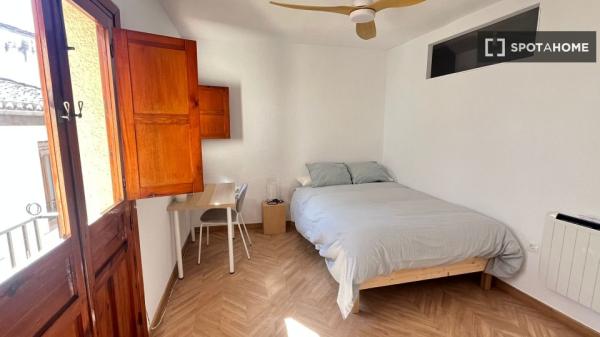 Room in shared apartment in Granada