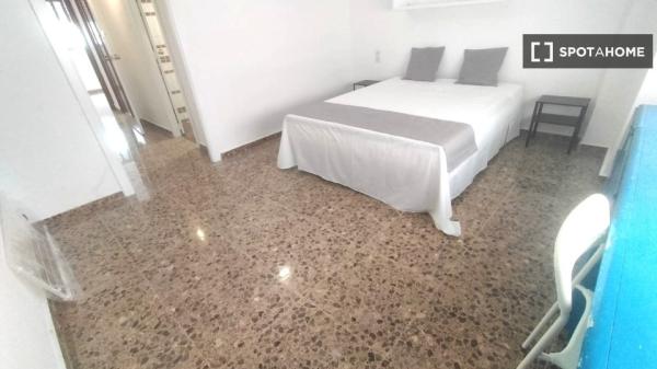 Pokój we wspólnym mieszkaniu w València