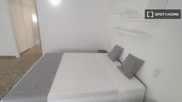 Zimmer in Wohngemeinschaft in València