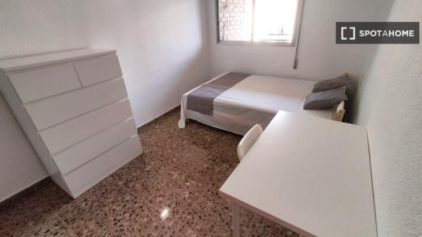 Zimmer in Wohngemeinschaft in València