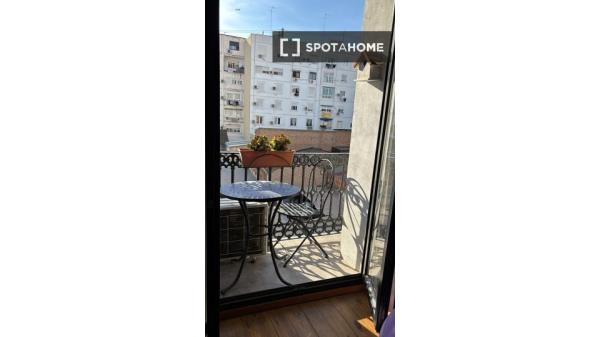 Apartamento de 2 dormitorios en alquiler en Russafa, Valencia