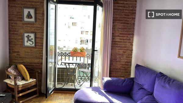 Apartamento de 2 dormitorios en alquiler en Russafa, Valencia