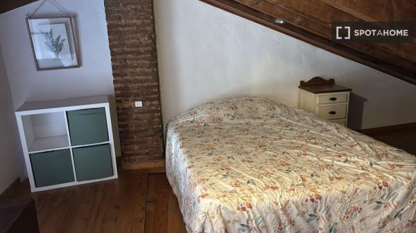 Apartamento de 2 dormitorios en alquiler en Russafa, Valencia