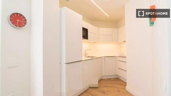 Apartamento de 3 habitaciones en alquiler en Canyelles, Barcelona