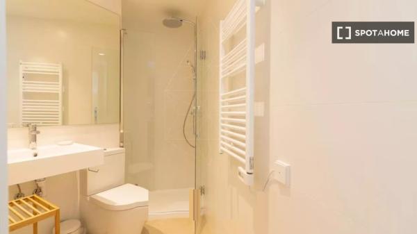 Apartamento de 3 habitaciones en alquiler en Canyelles, Barcelona