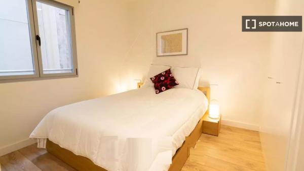 Apartamento de 3 habitaciones en alquiler en Canyelles, Barcelona