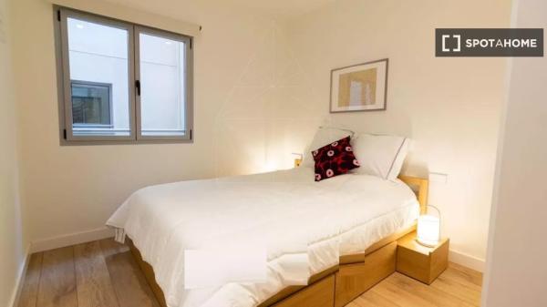 Apartamento de 3 habitaciones en alquiler en Canyelles, Barcelona
