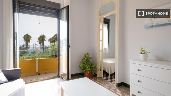 Se alquila piso de 3 habitaciones en Cabanyal-Canyamelar.