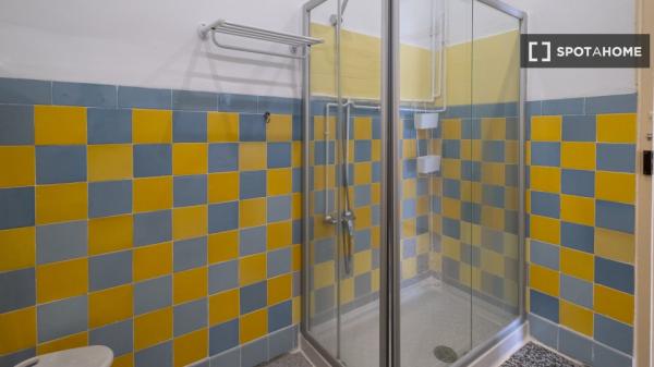 Se alquila piso de 3 habitaciones en Cabanyal-Canyamelar.