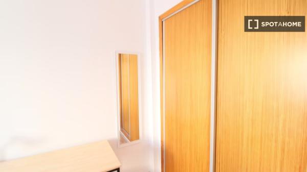 Habitación en piso compartido de 4 habitaciones en alquiler, Murcia.