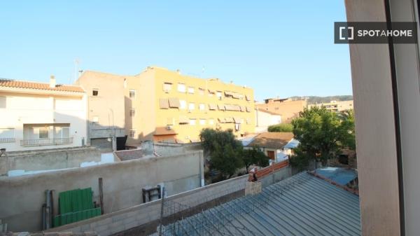Habitación en piso compartido de 4 habitaciones en alquiler, Murcia.
