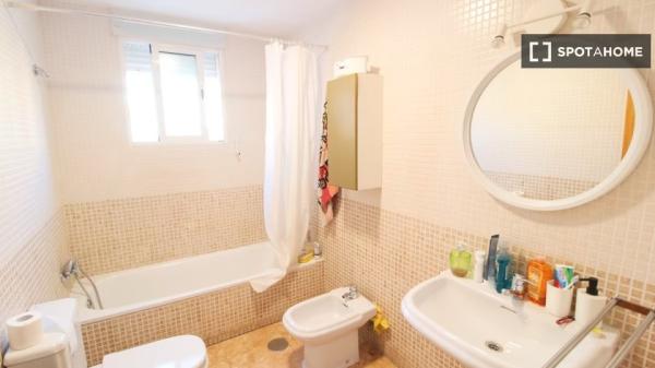 Habitación en piso compartido de 4 habitaciones en alquiler, Murcia.