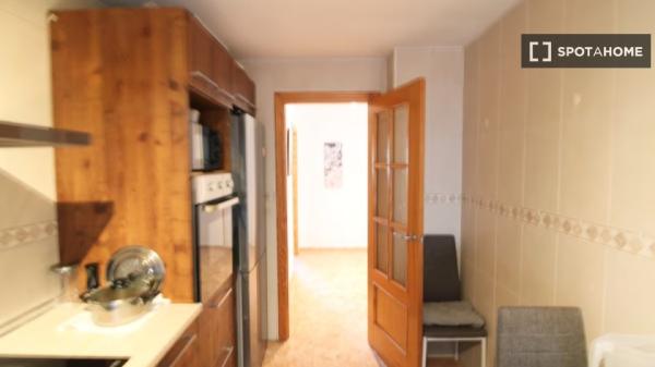 Habitación en piso compartido de 4 habitaciones en alquiler, Murcia.