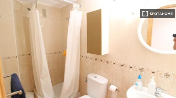 Habitación en piso compartido de 4 habitaciones en alquiler, Murcia.