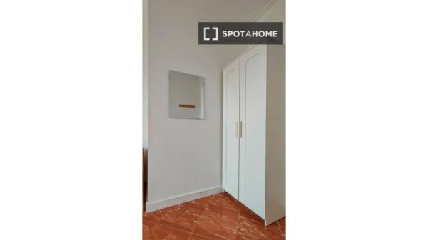 Zimmer in einer 6-Zimmer-WG zu vermieten, Manacor