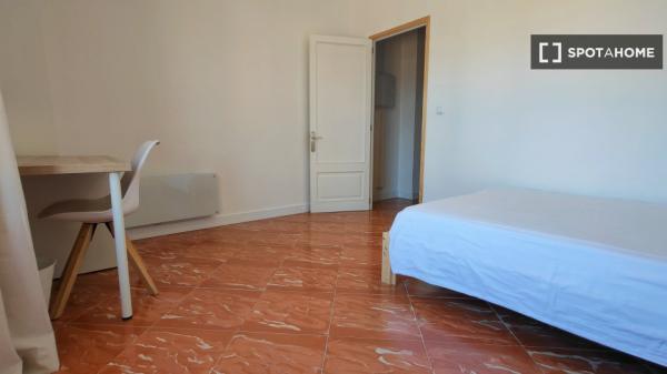 Room in a shared 6-bedroom apartment for rent, Manacor