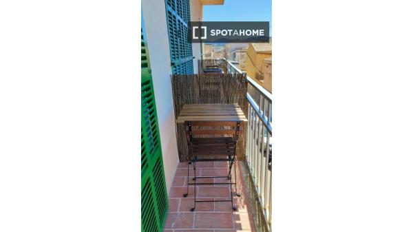 Room in a shared 6-bedroom apartment for rent, Manacor