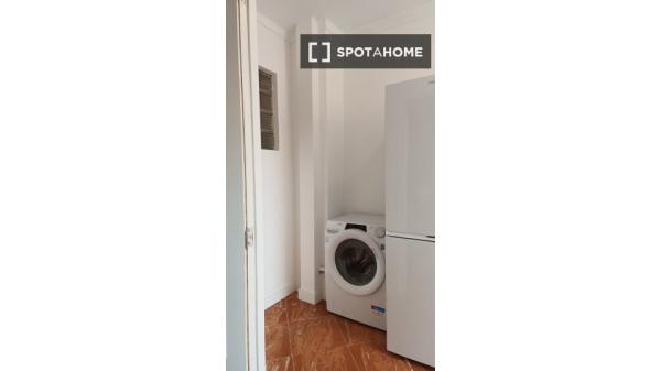 Room in a shared 6-bedroom apartment for rent, Manacor