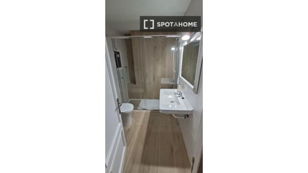 Room in a shared 6-bedroom apartment for rent, Manacor