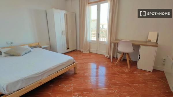 Zimmer in einer 6-Zimmer-WG zu vermieten, Manacor