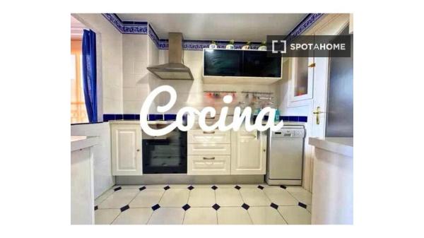 Piso de 2 dormitorios en alquiler en Santa Pola, Alicante