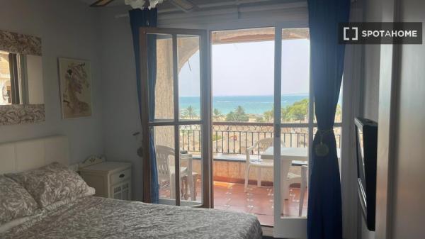 Piso de 2 dormitorios en alquiler en Santa Pola, Alicante