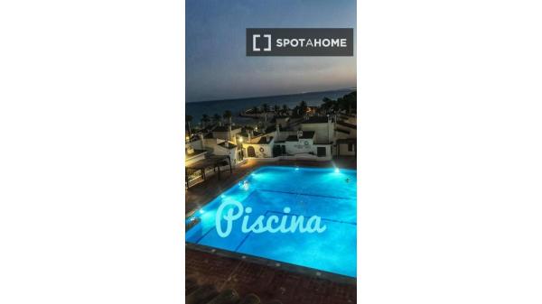 Piso de 2 dormitorios en alquiler en Santa Pola, Alicante