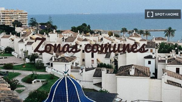 Piso de 2 dormitorios en alquiler en Santa Pola, Alicante