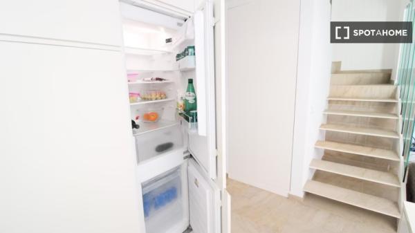 Piso de 3 dormitorios en alquiler en Guardamar, Alicante.