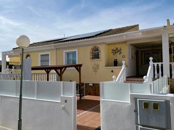 Casa independiente en calle Bosnia