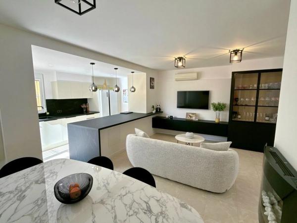 Casa independiente en calle Bosnia