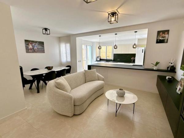 Casa independiente en calle Bosnia