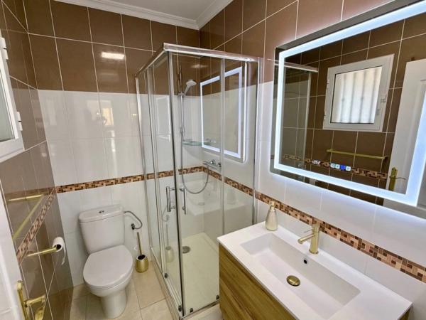 Casa independiente en calle Bosnia