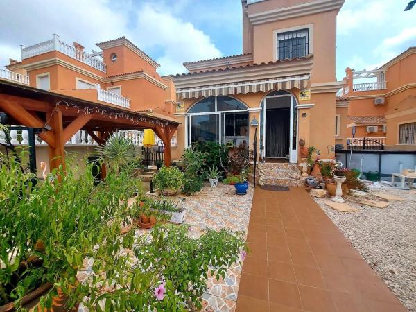 Chalet en calle Luxemburgo, 13