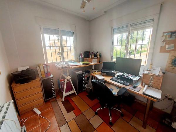 Chalet en calle Luxemburgo, 13