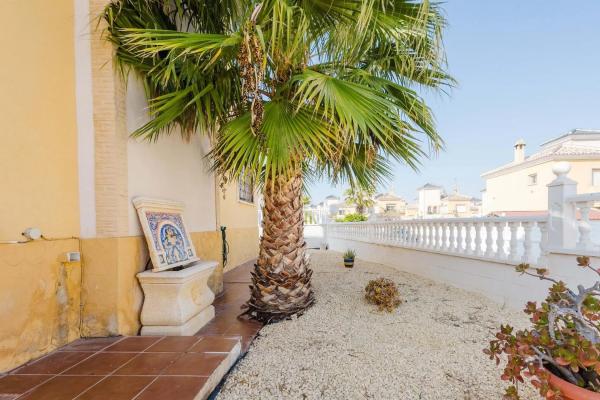 Casa independiente en calle República Checa, 11