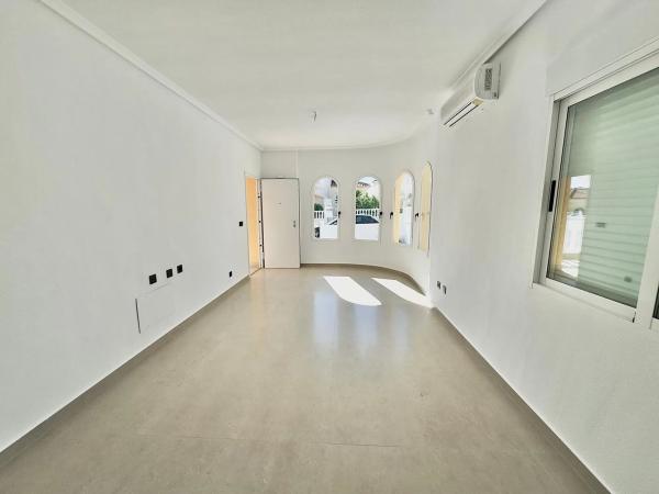 Chalet adosado en calle Eslovaquia