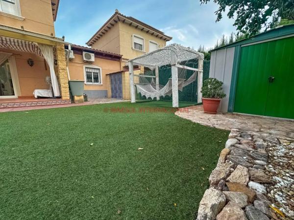 Casa independiente en calle Número 10