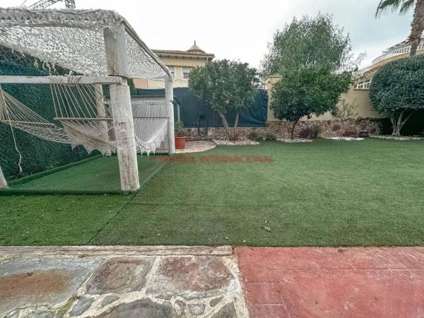 Casa independiente en calle Número 10